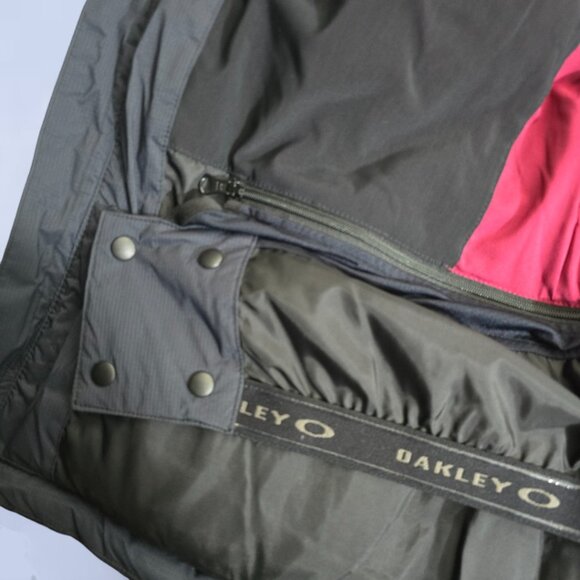 Oakley Snow Down 2L Black Down Women's Jacket - Size Large - Picture 10 of 10